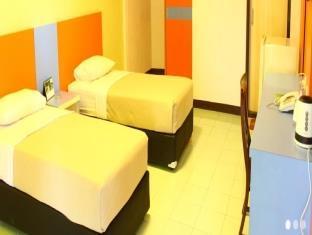 Hotel Indra Djaya Cisarua Buitenkant foto