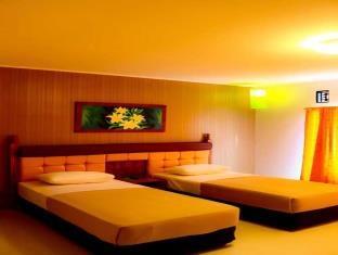 Hotel Indra Djaya Cisarua Buitenkant foto
